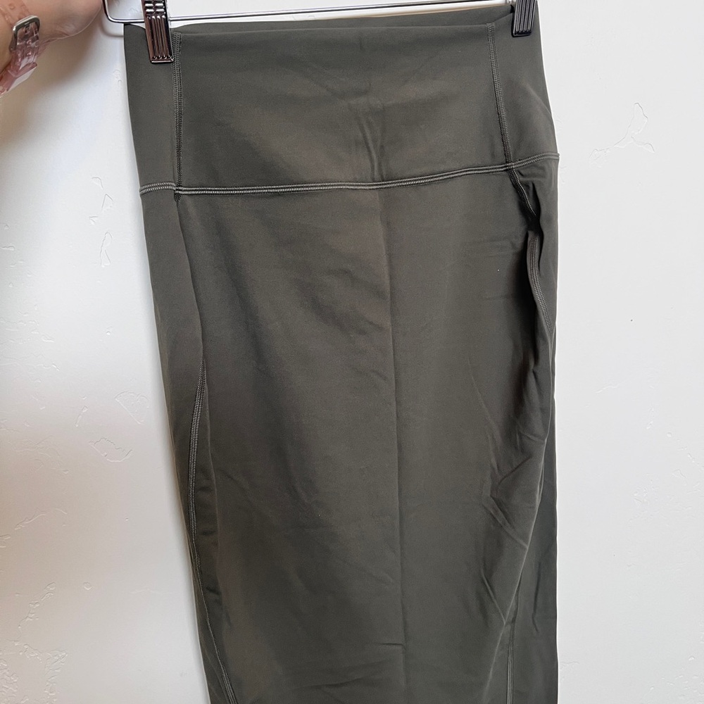 Lululemon Nulu Slim-Fit High-Rise Skirt size 8 - Picture 5 of 6